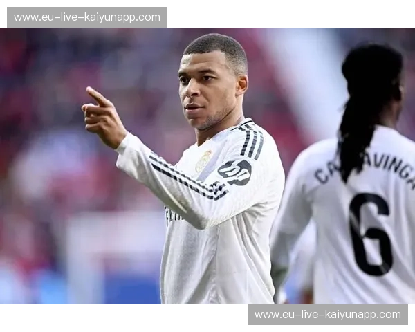 宿命的交响：当白衣皇马遇见红蓝巴萨，这不仅是足球，更是灵魂的博弈